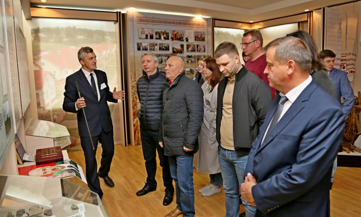 Шкловщину посетила делегация Омской области