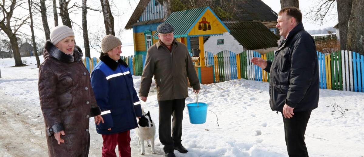 В планах – поставить забор вдоль улицы. Лучший староста по итогам года поделился с “районкой” своими заботами