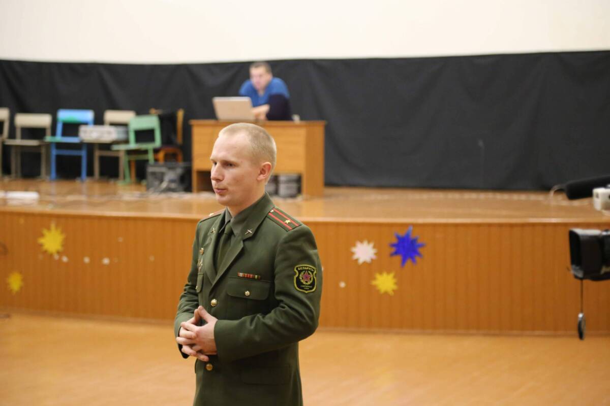 О профессии офицера рассказал учащимся преподаватель Военной академии