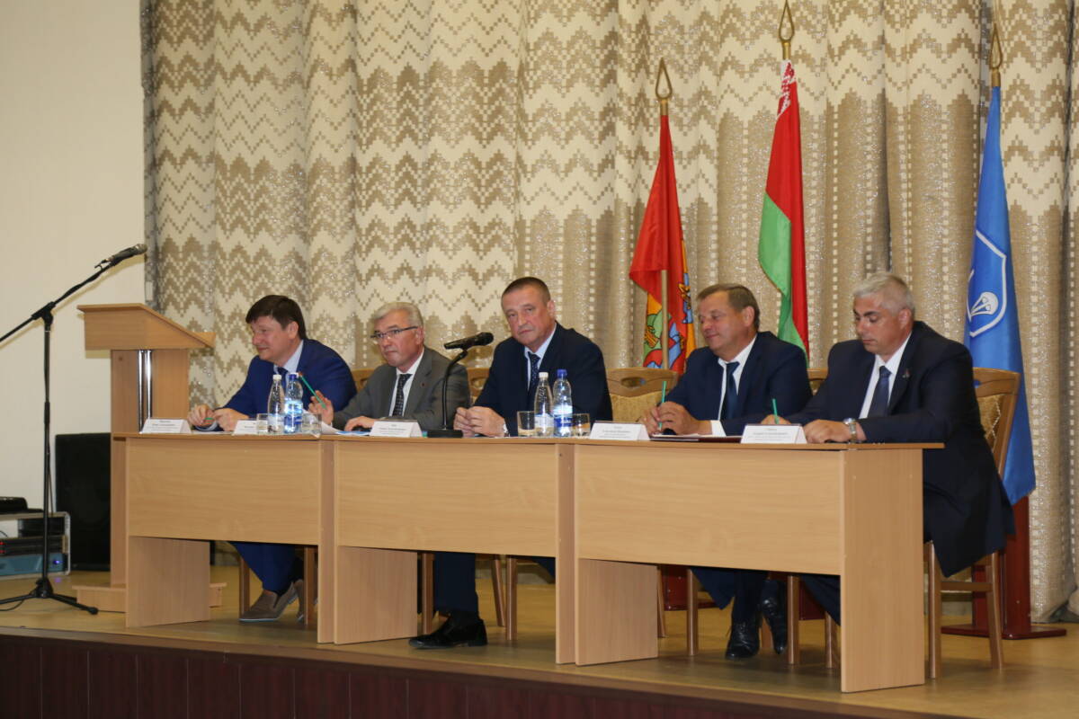 Губернатор Могилевской области Леонид Заяц провел встречу с жителями Шкловского района