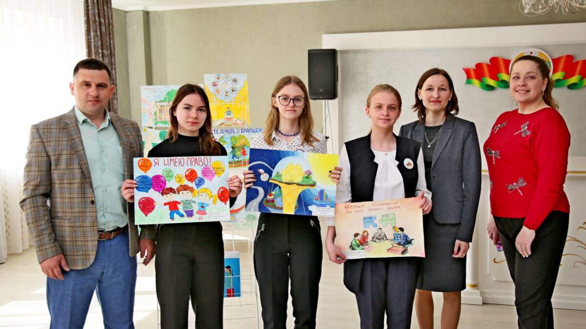 На пленарном заседании первого регионального форума отмечены его активисты