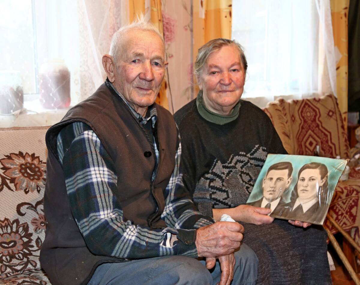 «Я свиней кормила, он трактористом был». Сегодня «железную» свадьбу празднуют супруги из Любинич (65 лет вместе!)