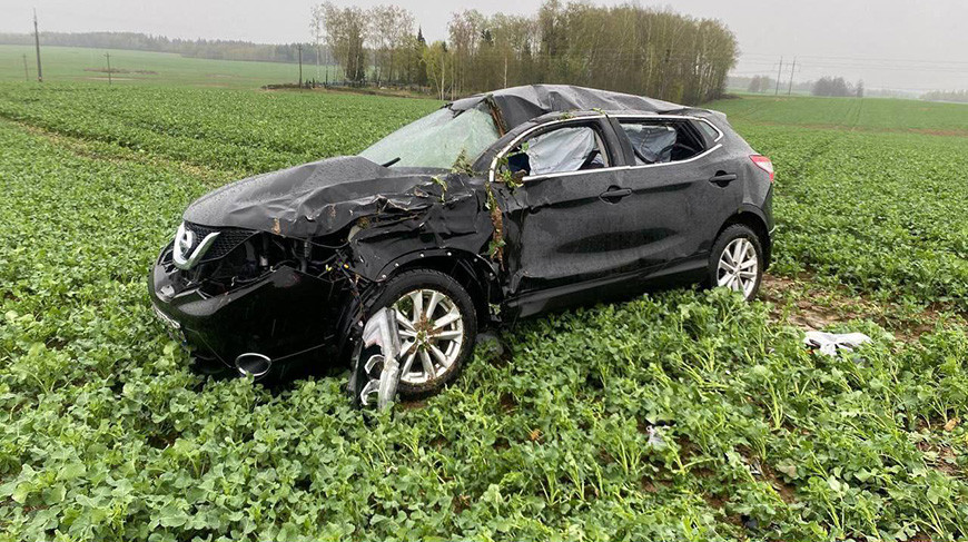 Женщина-водитель погибла в опрокинувшемся автомобиле в Шкловском районе