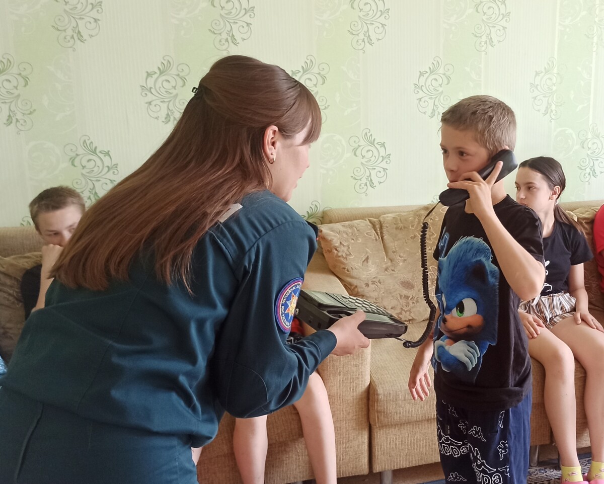 В рамках акции спасатели побывали в детском доме семейного типа