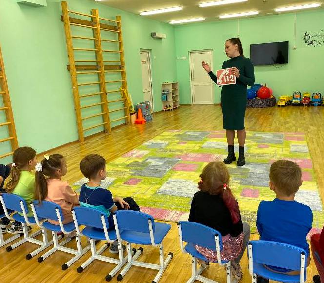 Шкловские спасатели рассказывают детям о безопасности