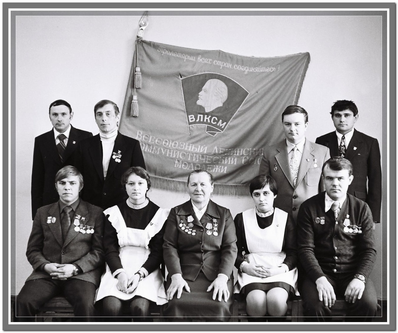“Это наша с тобой биография…” История комсомола Шкловщины – в черно-белых фотографиях
