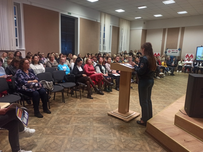 Шкловские спасатели о безопасности на родительских собраниях
