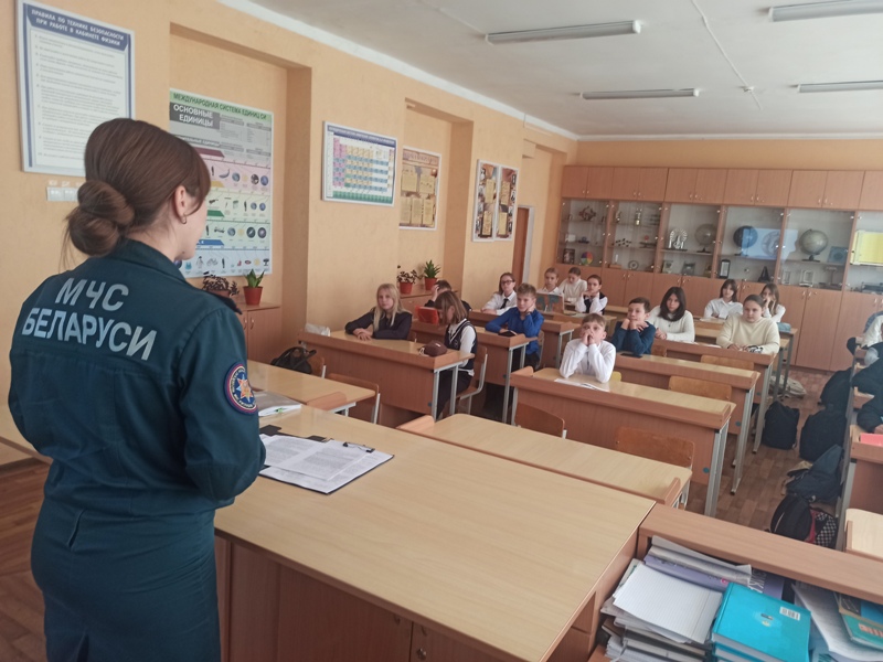 Спасатели напоминают учащимся о безопасности