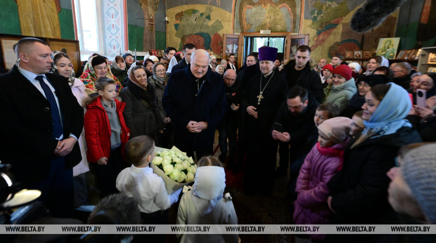 Курс на мир и созидание, плюсы “диктатуры” и признание в любви. Александр Лукашенко в Рождество сказал о главном