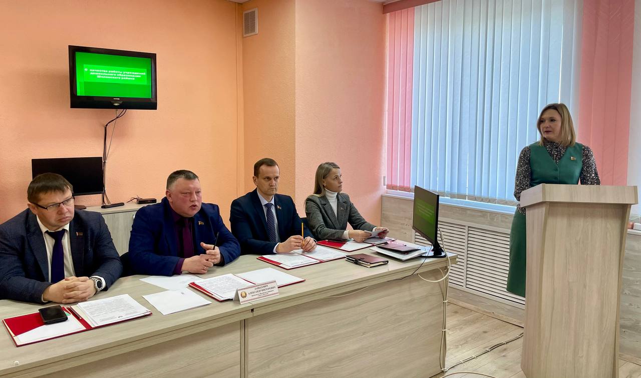 О качестве работы учреждений дошкольного образования говорили на заседании президиума районного Совета депутатов