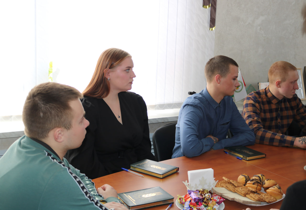 Встреча руководства Шкловского района с молодежью состоялась в Говядах