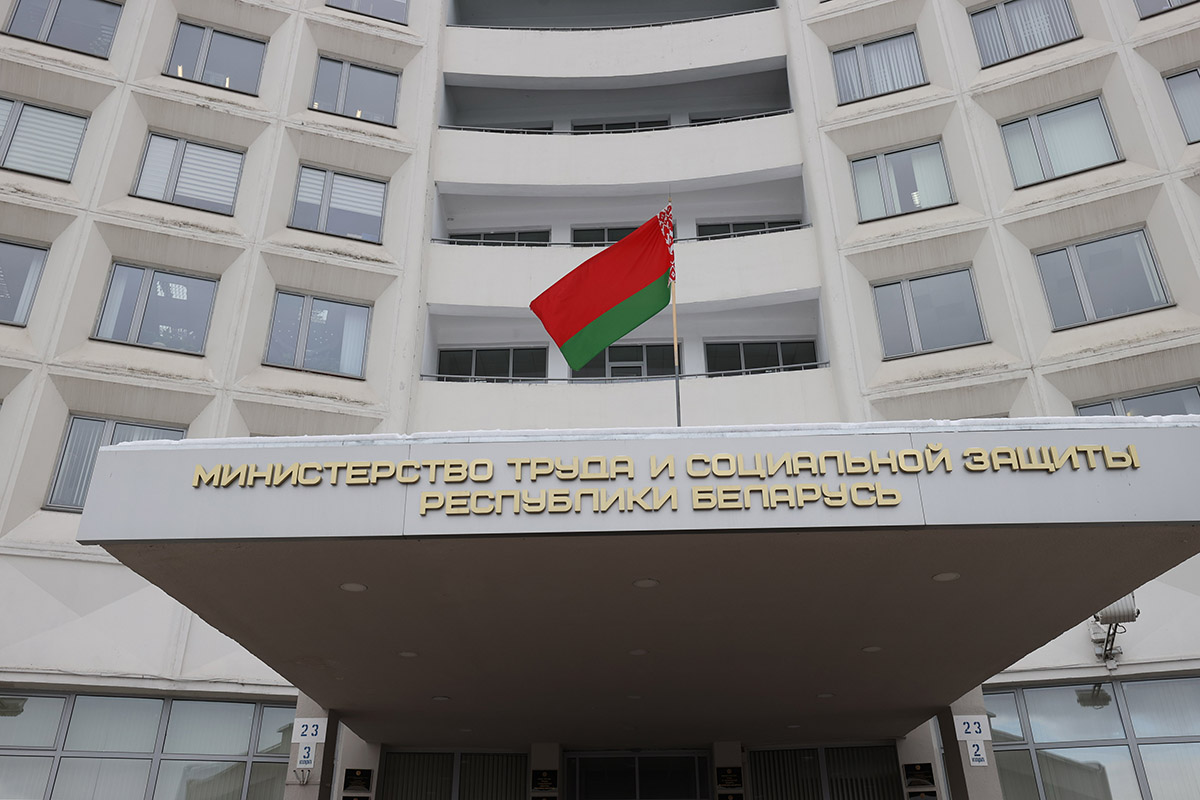 Какие документы понадобятся молодежи для трудоустройства на время летних каникул, рассказали в Минтруда