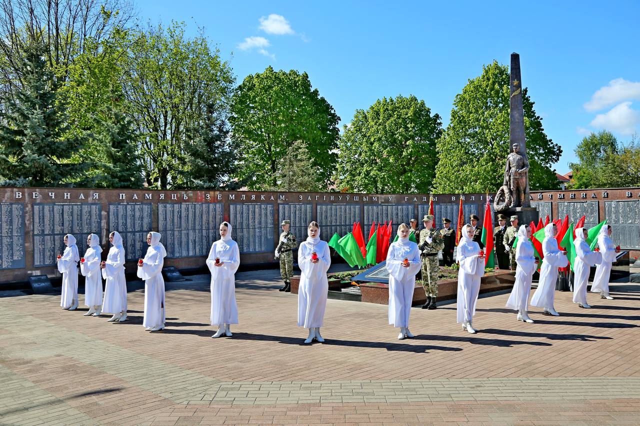 На мемориальном комплексе “Память” состоялся торжественный митинг, посвященный 80-летию Великой Победы