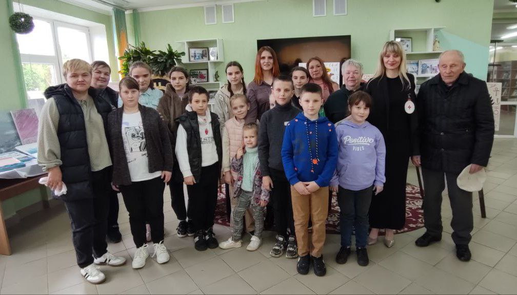 В центральной районной библиотеке открылась выставка художницы Анастасии Гайковой
