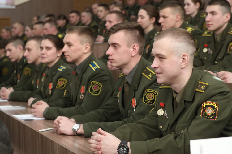 Вниманию абитуриентов: продолжается прием заявлений для поступления в высшие военные учебные заведения