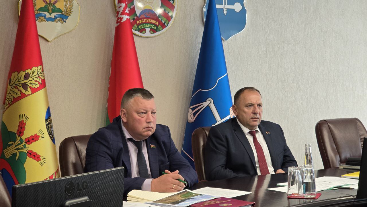 Аппаратное совещание прошло в Шкловском райисполкоме. Обсуждены вопросы благоустройства и подготовки к новому учебному году