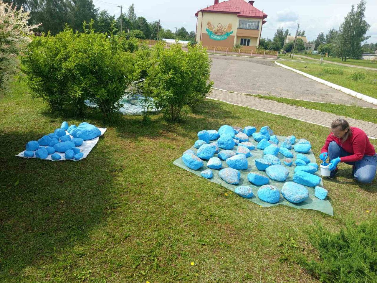 Работники Говядского СДК наводят порядок на своей территории