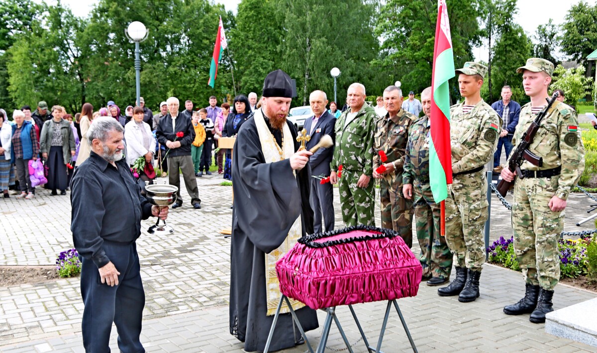В Шкловском районе перезахоронили останки павшего бойца