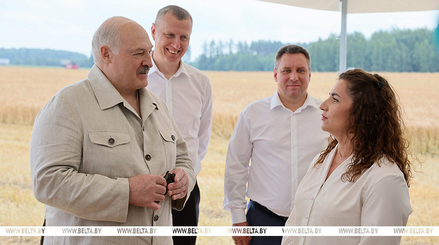 Александр Лукашенко ознакомился с состоянием дел на агрокомбинате “Заря”