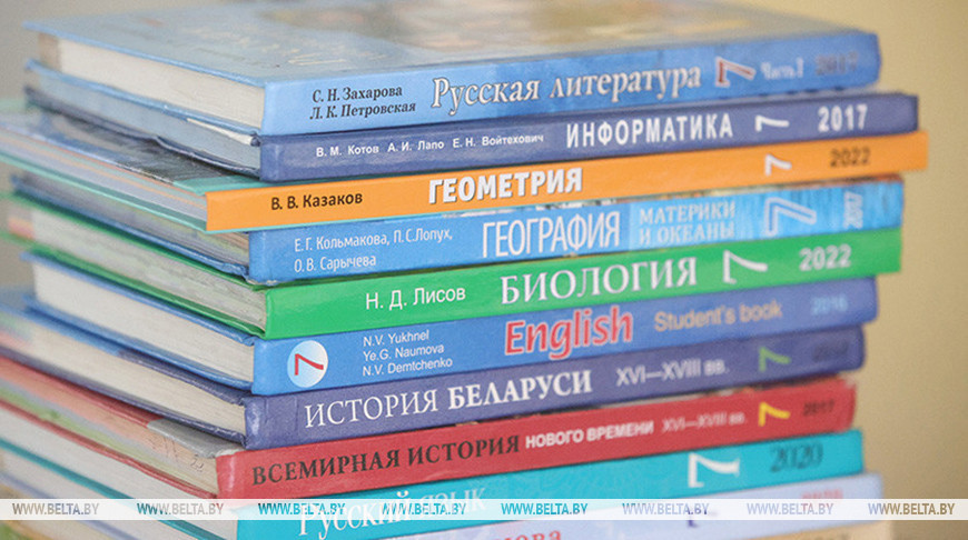 Сколько будет стоить пользование школьными учебниками, рассказали в Минобразования