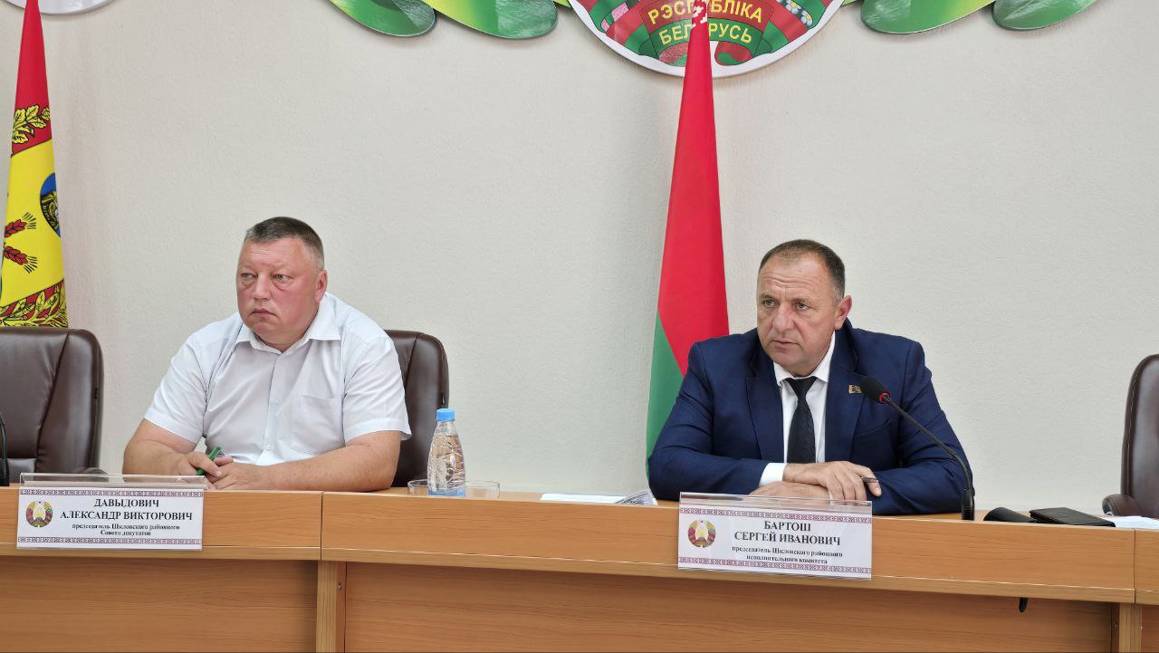 На аппаратном совещании в Шкловском райисполкоме основным вопросом повести дня была ликвидация последствий урагана