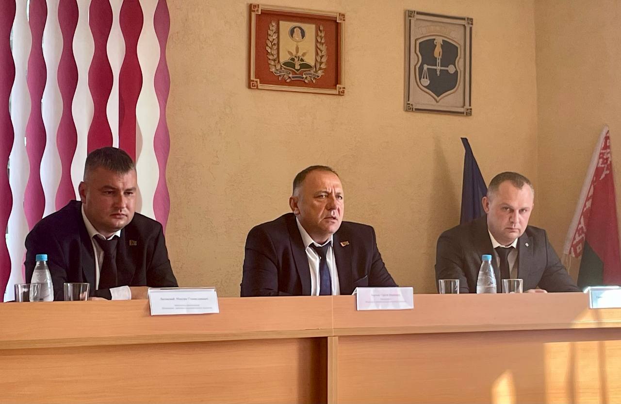Председатель Шкловского райисполкома встретился с работниками ДРСУ №175