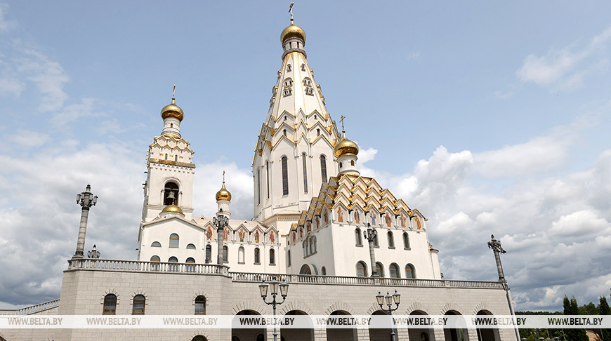 Православные верующие празднуют Преображение Господне