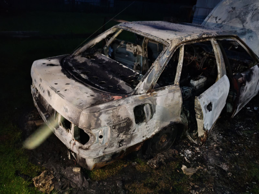 В Шкловском районе горел легковой автомобиль