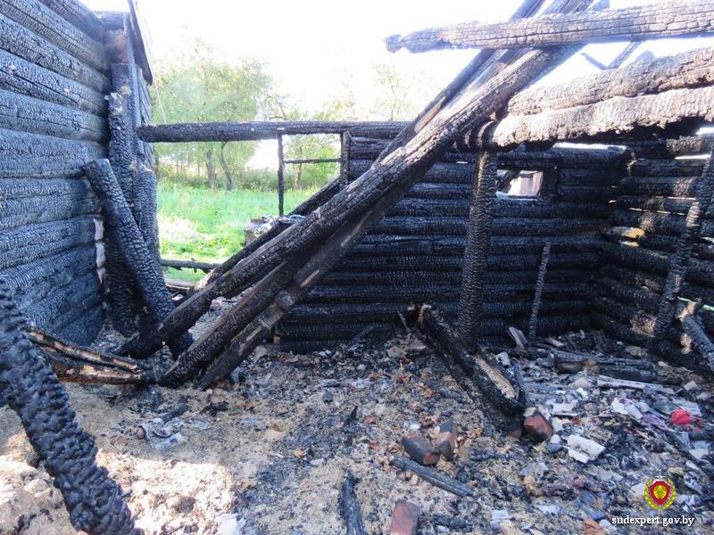 Сельчанин поджег дом после застолья в Шкловском районе