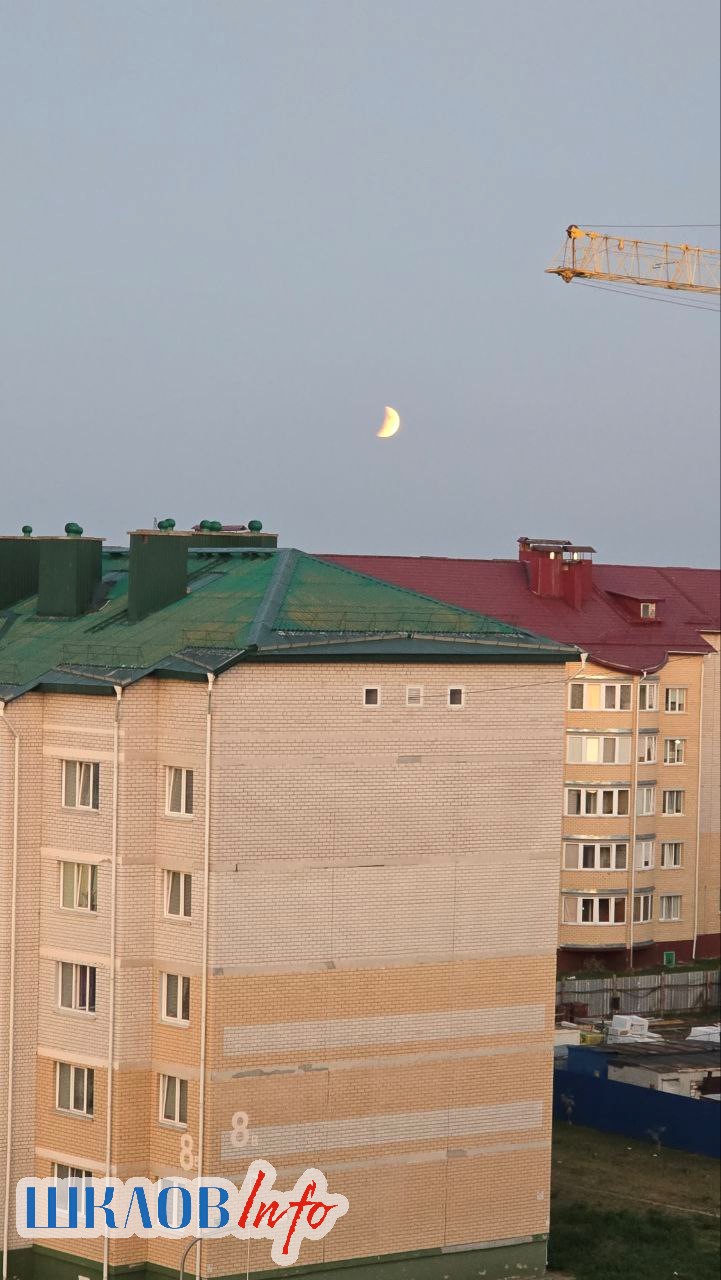 ФОТОФАКТ: в Шклове наблюдали Кровавую Луну