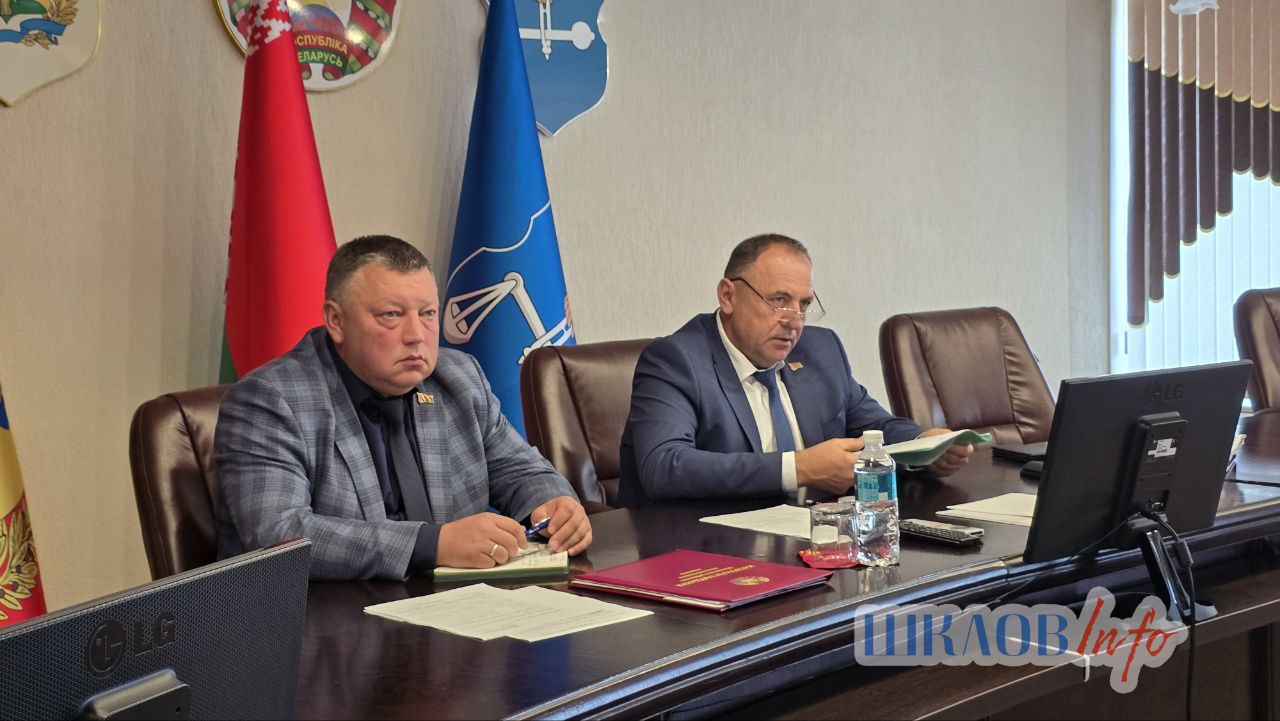 От школьной площадки до пожарной безопасности: аппаратное совещание прошло в Шкловском райисполкоме