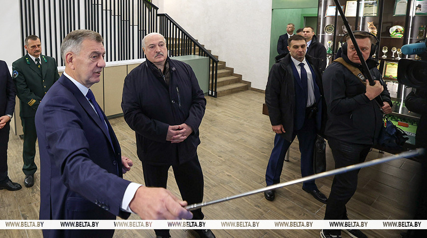 Александр Лукашенко поручил по-хозяйски развивать территории заповедников и осмотрел «деревню будущего»