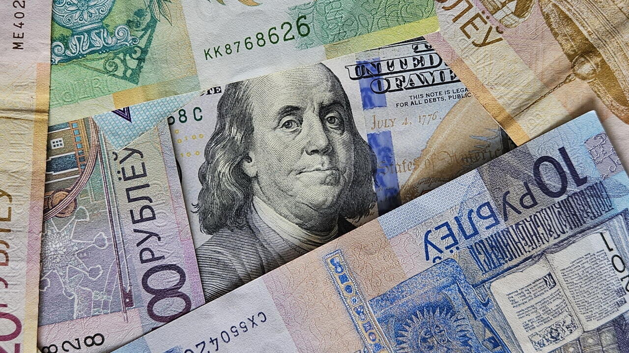 Какой курс доллара ждать белорусам в 2026 году