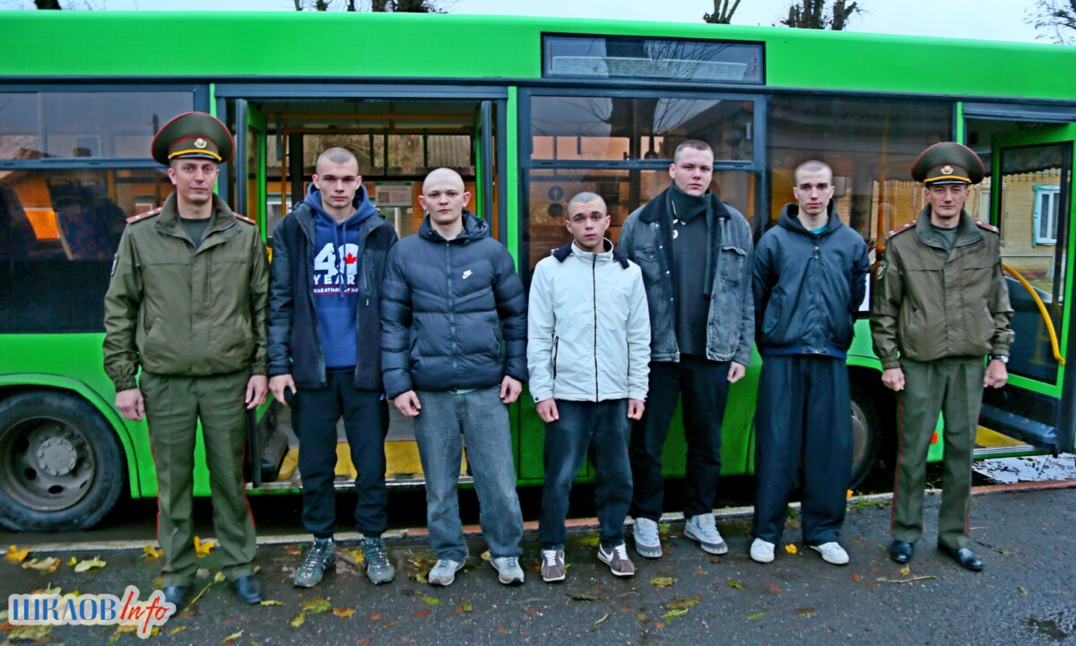 Призывники Шкловщины отправляются в армию