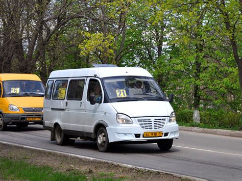 С 1 ноября маршрутные такси обязаны принимать безналичную оплату