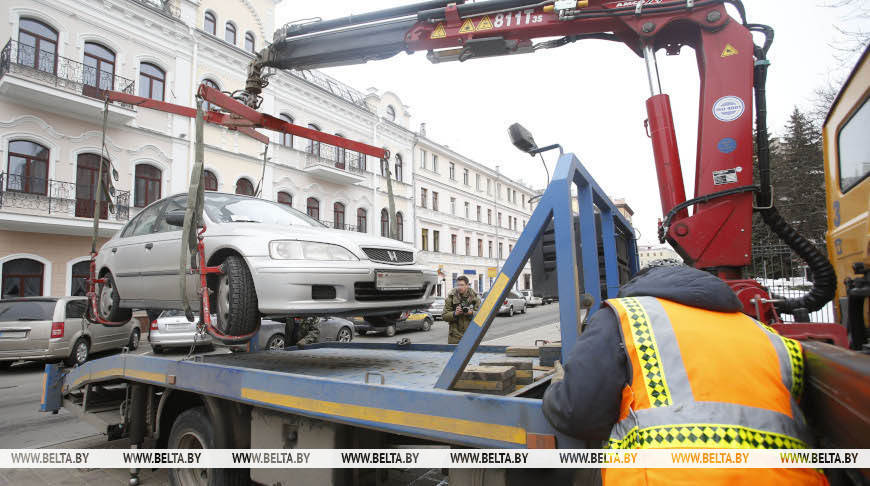 В Беларуси скорректированы правила принудительной эвакуации транспорта должников