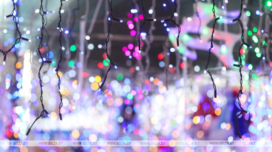 Новогодний декор и безопасность. Госэнергогазнадзор напомнил о риске покупки незаводских гирлянд