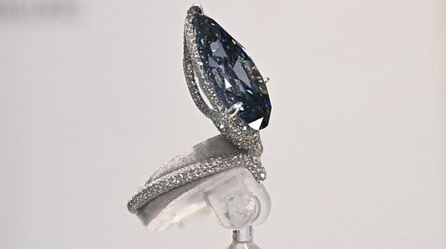 Голубой бриллиант Mellon Blue продали на аукционе в Женеве за $25,6 млн
