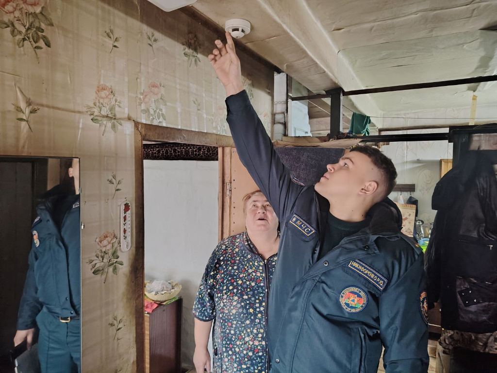 Работники Шкловского РОЧС проводят профилактическую работу