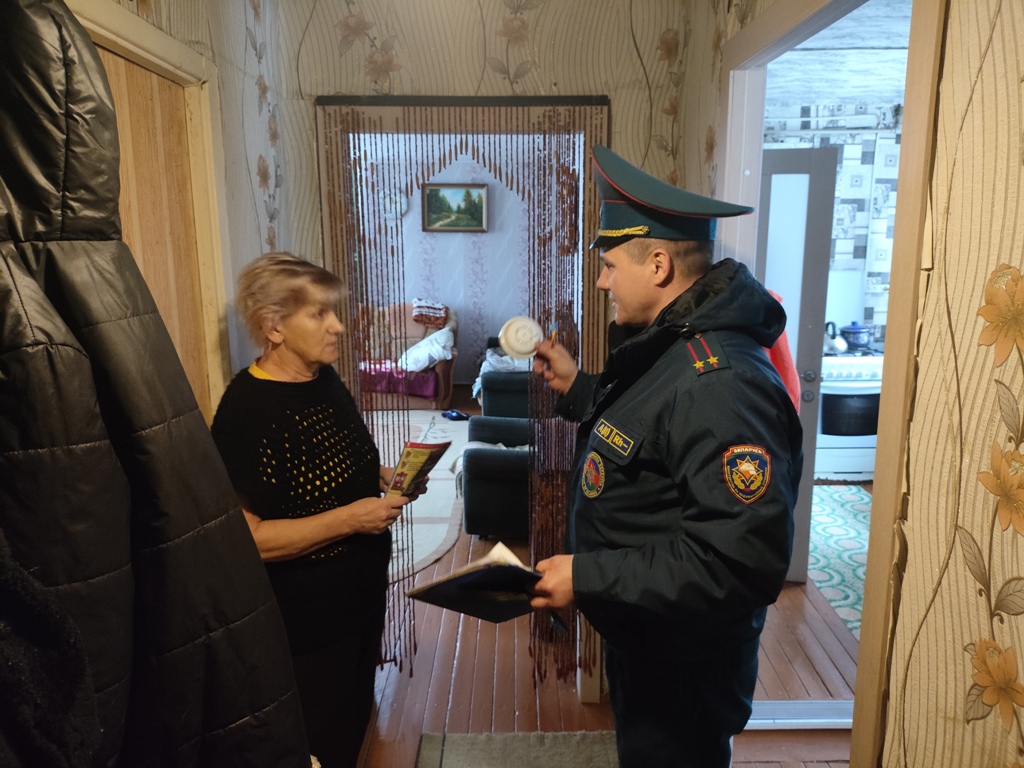 Повышаем уровень безопасности вместе: спасатели РОЧС проводят профилактическую работу на территории района