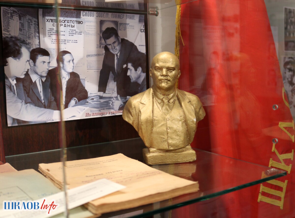 В Шкловском районном музее учащимся рассказывают про Великую Октябрьскую революцию