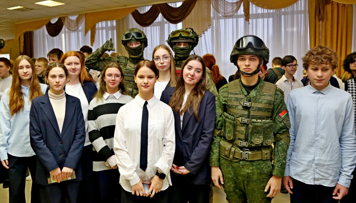 В районном Доме культуры состоялся выездной День открытых дверей Военная академия Республики Беларусь