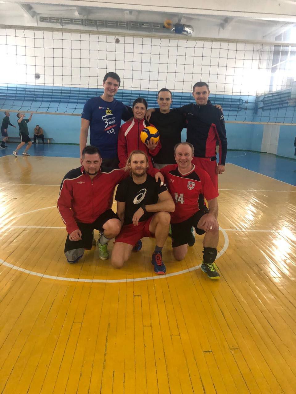 Команда бумажной фабрики „Спартак“ — победитель районного турнира по волейболу