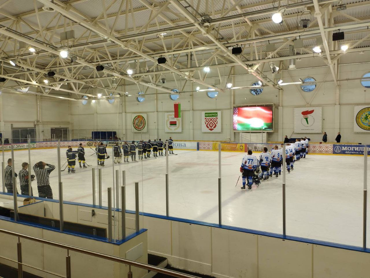 В Шклове прошел хоккейный матч между командами Могилевской и Минской областей