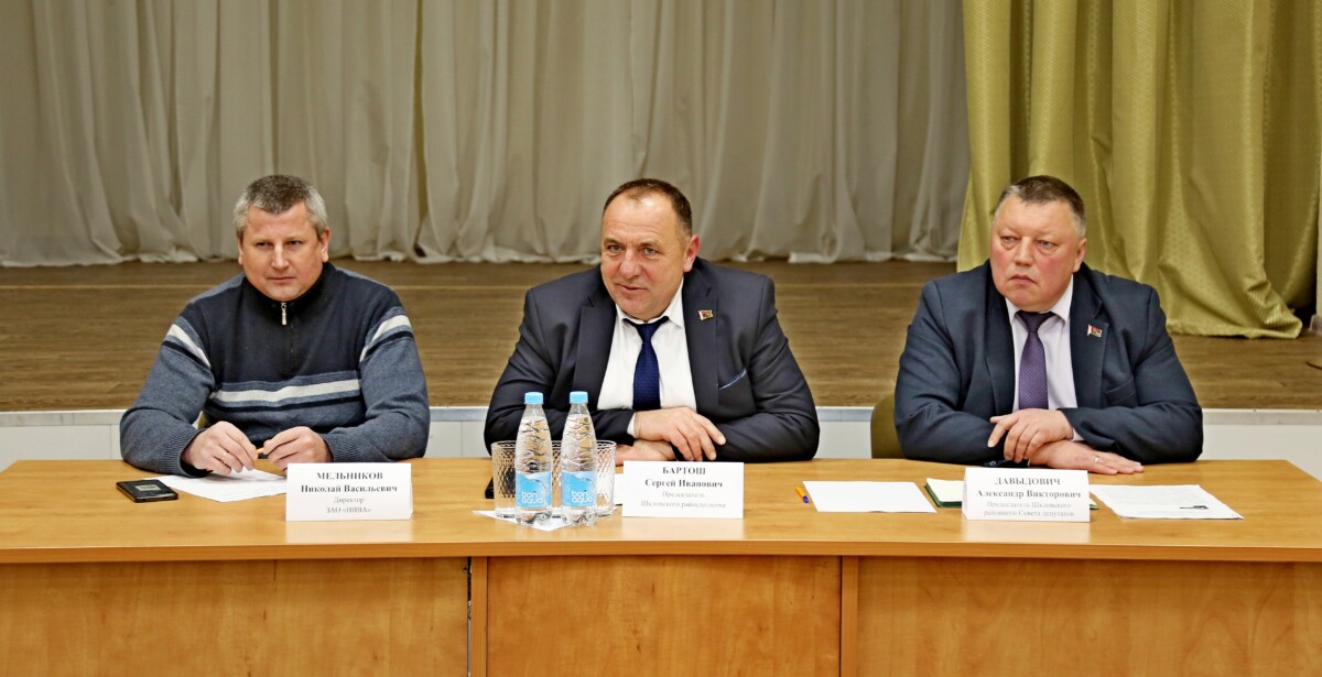 Председатель Шкловского райисполкома встретился с молодыми специалистами ЗАО «НИВА»