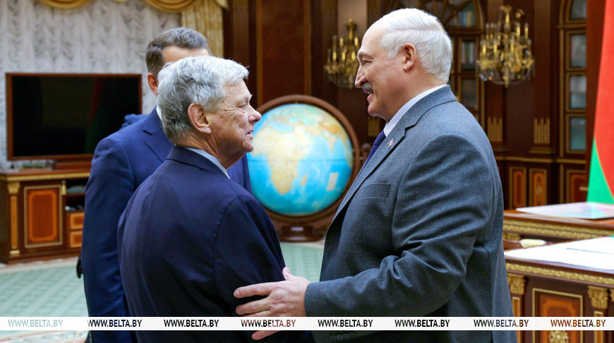 Александр Лукашенко провел встречу со спецпосланником США в Беларуси Джоном Коулом 