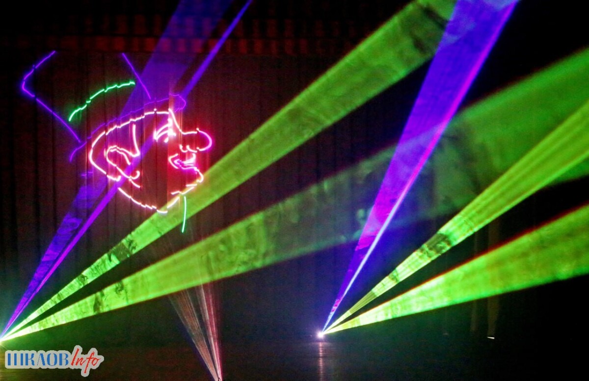 Новогодний фейерверк эмоций: в Городище приехал цирк