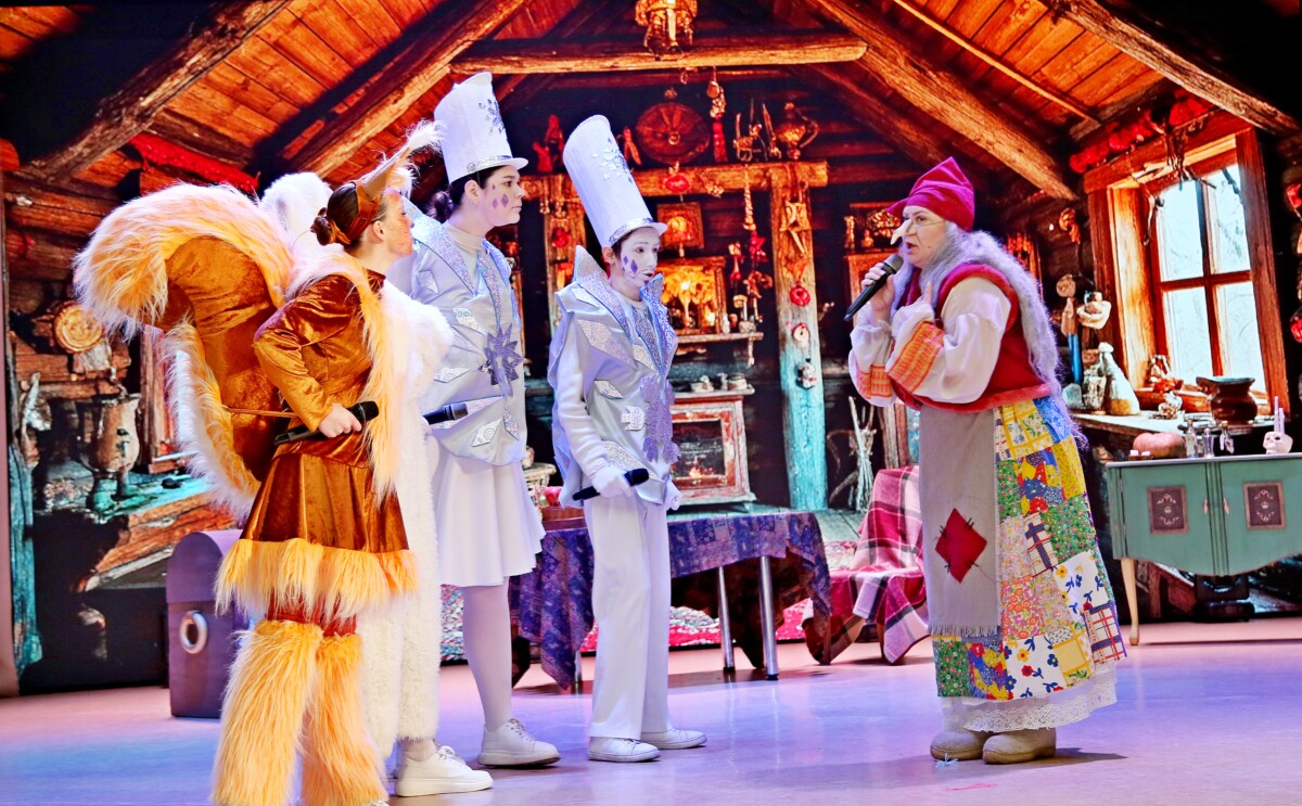 В районном Доме культуры прошел новогодний благотворительный праздник