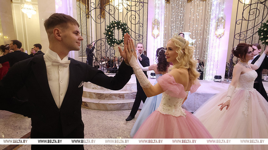 «Хотя бы на миг почувствовать себя Золушкой, пусть и взрослой». Большой театр встретил старый Новый год