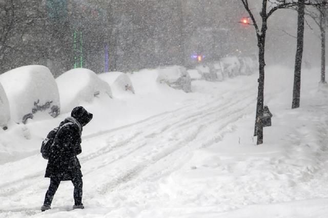 В каких случаях занятия в школе могут отменить из-за погоды, напомнили в Минобразования